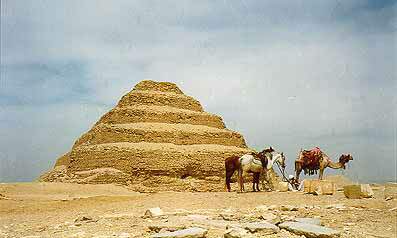 Die Pyramide des Djoser in Sakkara - die erste Pyramide als Grabmal eines Königs